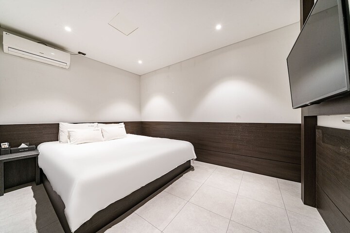 Room 20 of 48