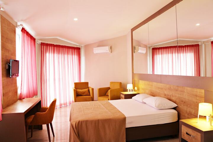 Room 8 of 30
