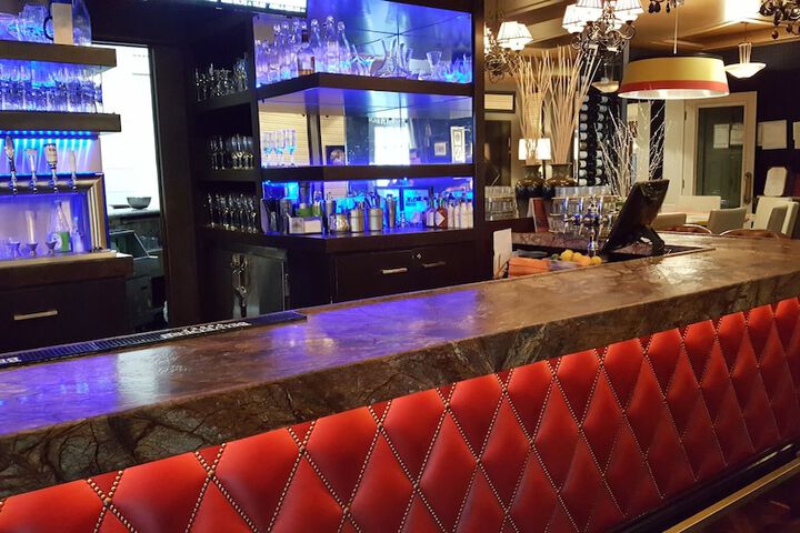 Lounge 48 of 61