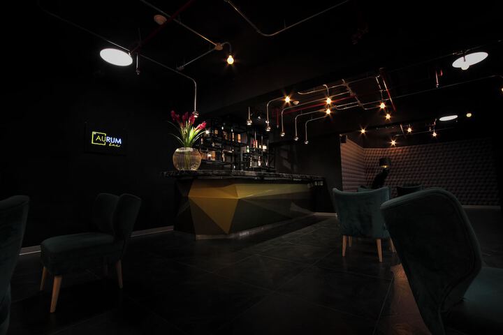 Lounge 72 of 81