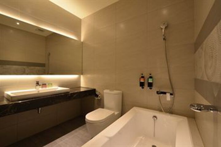 Room 6 of 72