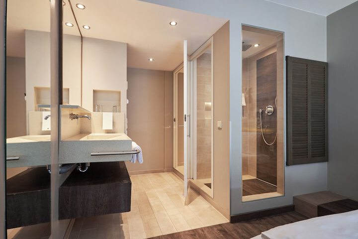 Room 47 of 75