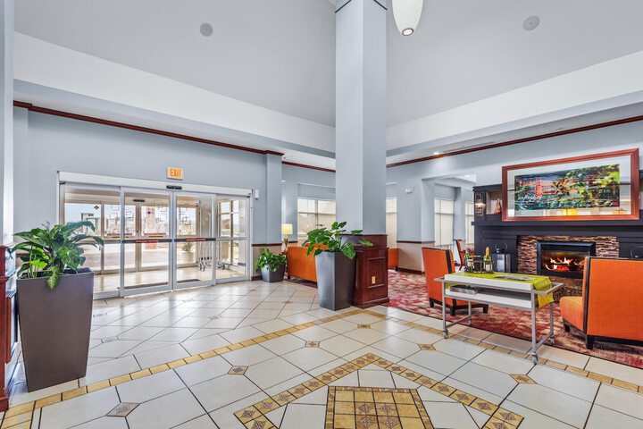 Entrance & Lobby