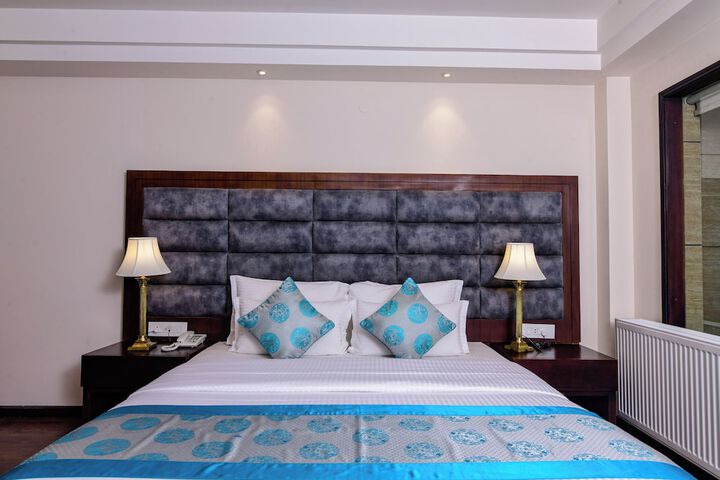 Room 12 of 32