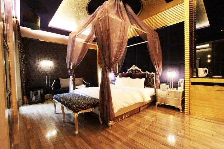 Room 8 of 56