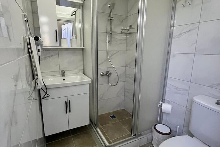 Room 10 of 14