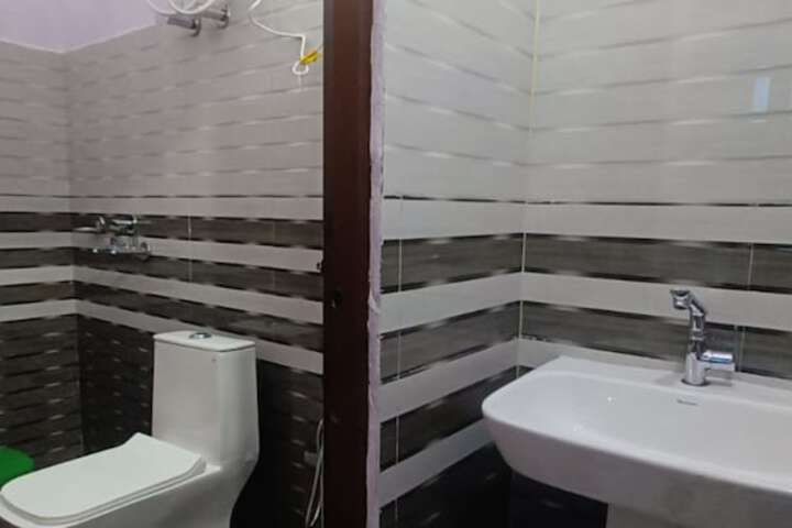 Room 7 of 9