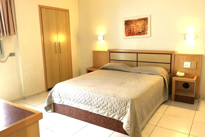 Room 18 of 50