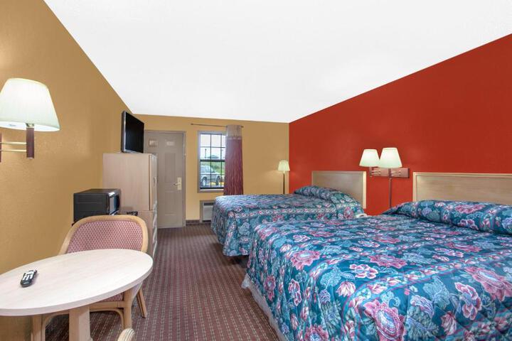 2 Double Beds (6 of 13)