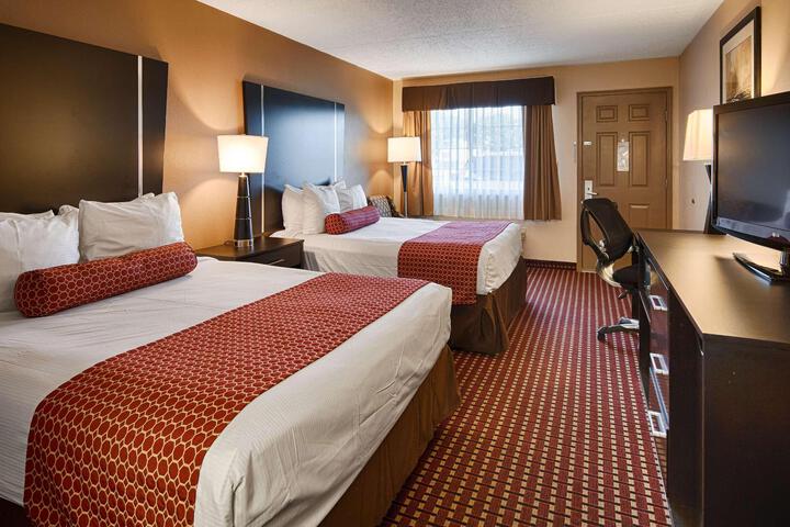 2 Queen Beds Microwave, Refrigerator WiFi Full Breakfast (3 of 7)