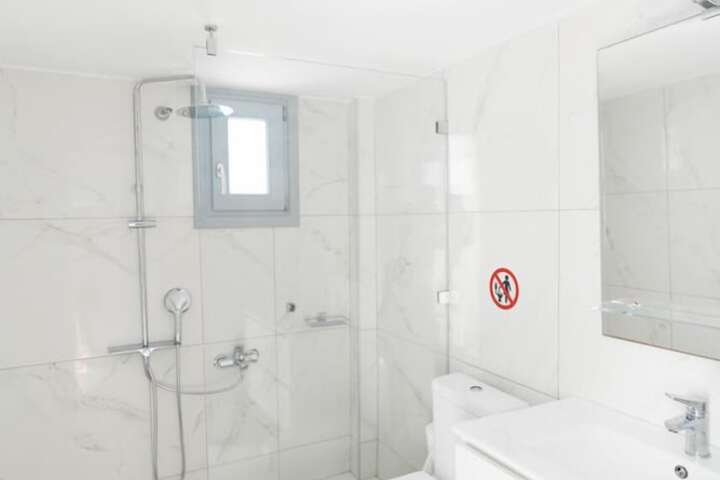 Room 104 of 158