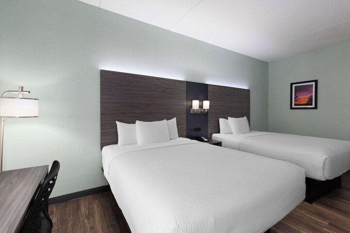 Double Accessible King Size Bed (5 of 7)