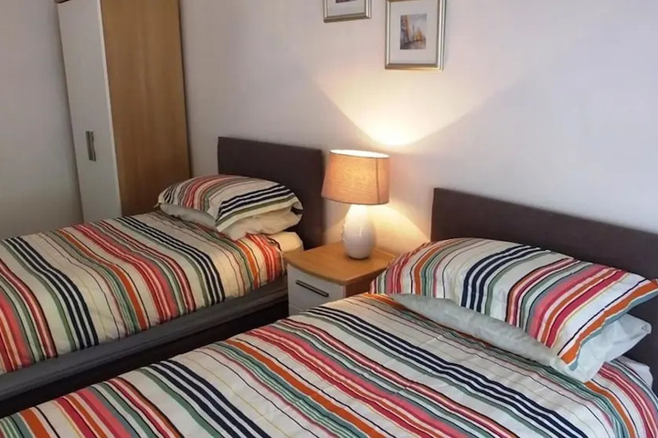 Room 5 of 16