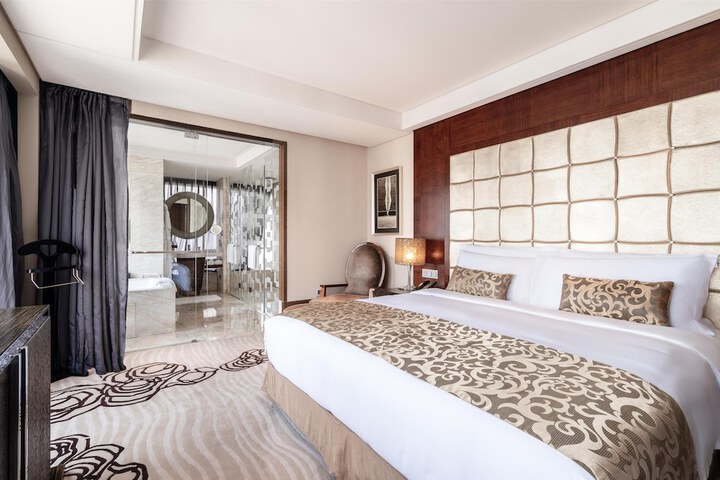 Room 25 of 129
