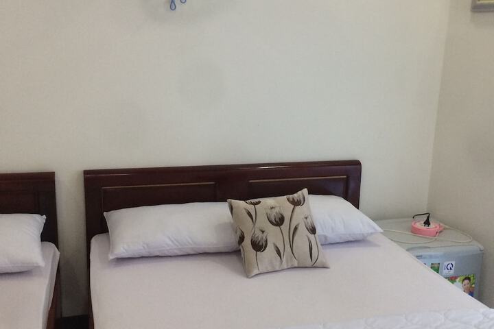 Room 9 of 32