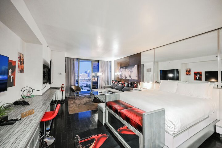 Room 33 of 484