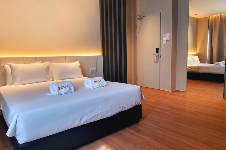 Room 6 of 25