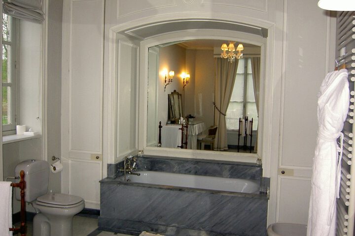 Room 3 of 39