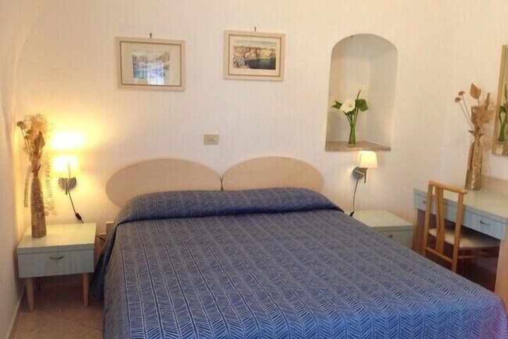 Room 6 of 35