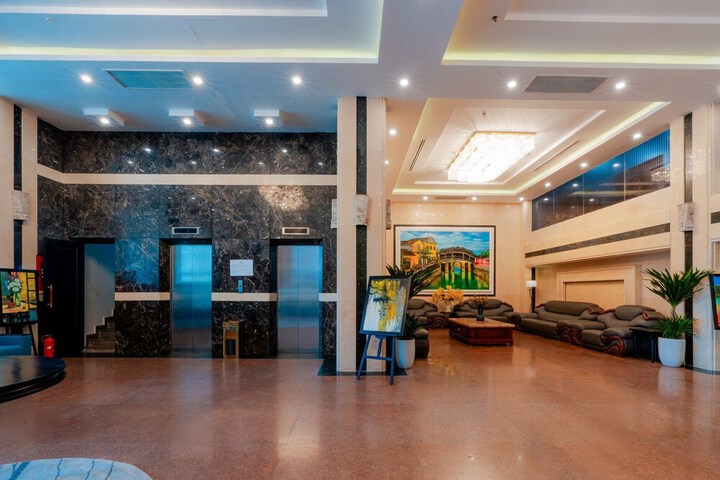 Entrance & Lobby