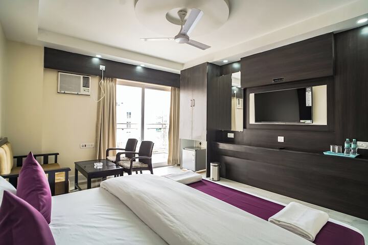 Room 27 of 63