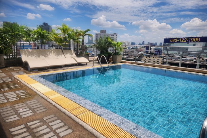Pool 105 of 195