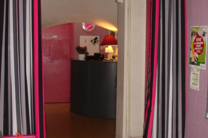 Check-in/check-out kiosk
