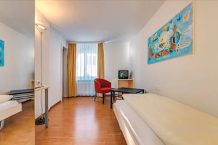 Room 12 of 30