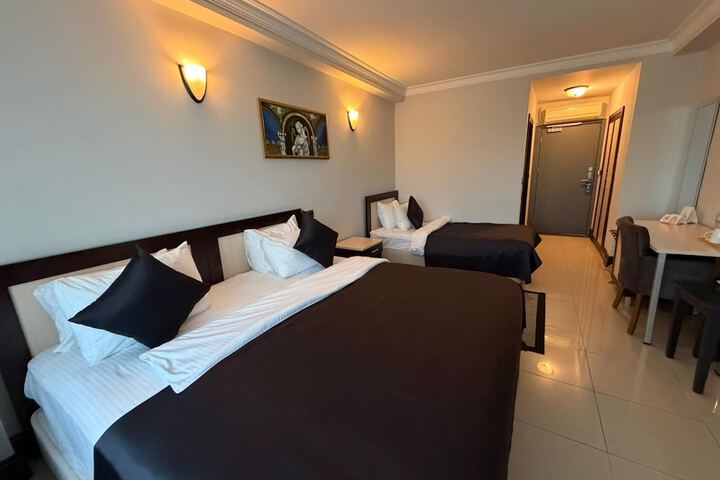 Room 48 of 94