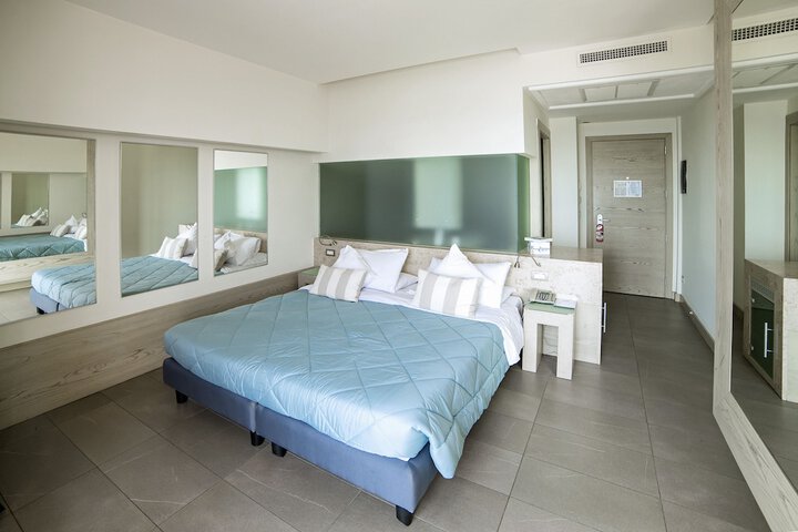 Room 8 of 31