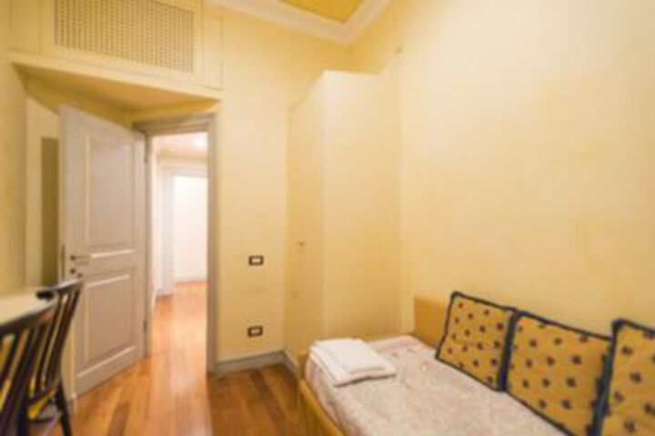 Room 17 of 35