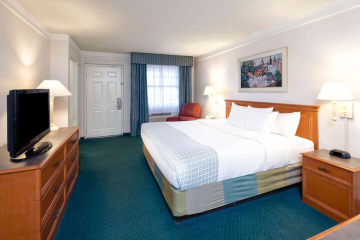Room 8 of 38