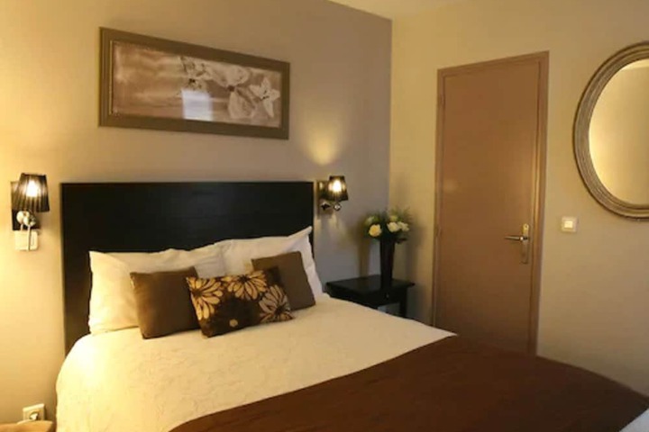 Room 25 of 62