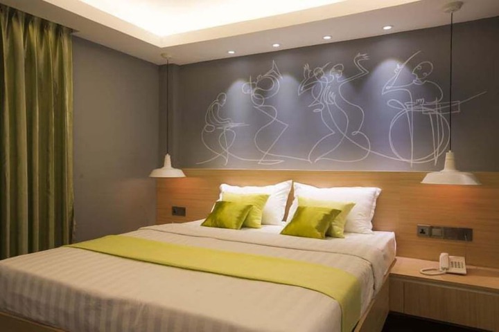 Room 8 of 30