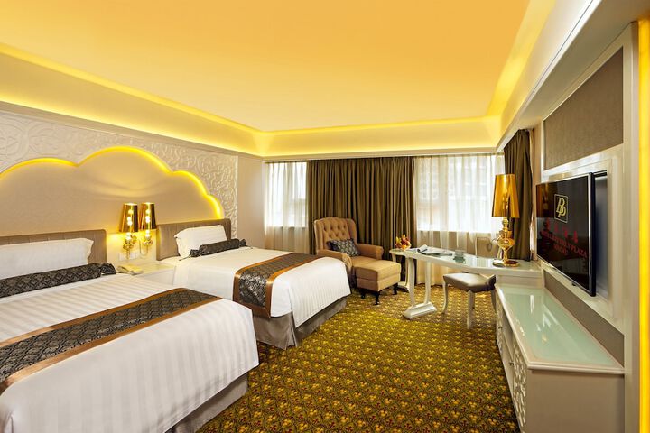 Room 16 of 80