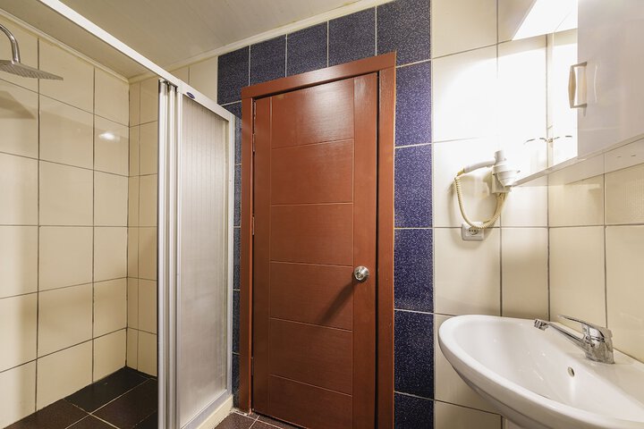 Room 25 of 27