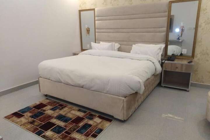 Room 9 of 27