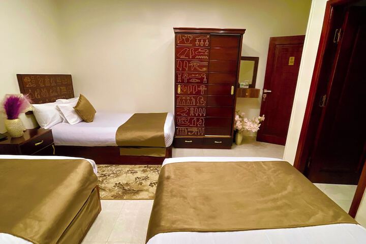 Room 8 of 84