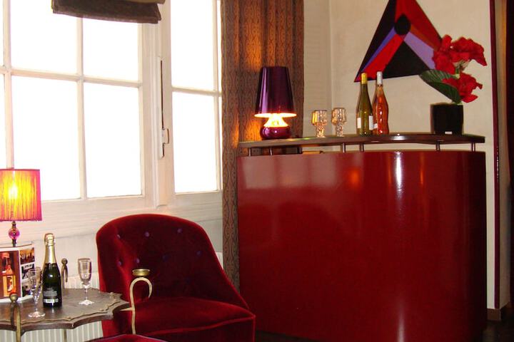 Lounge 26 of 29