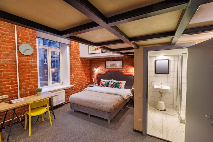 Room 13 of 21