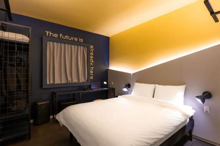 Room 10 of 38