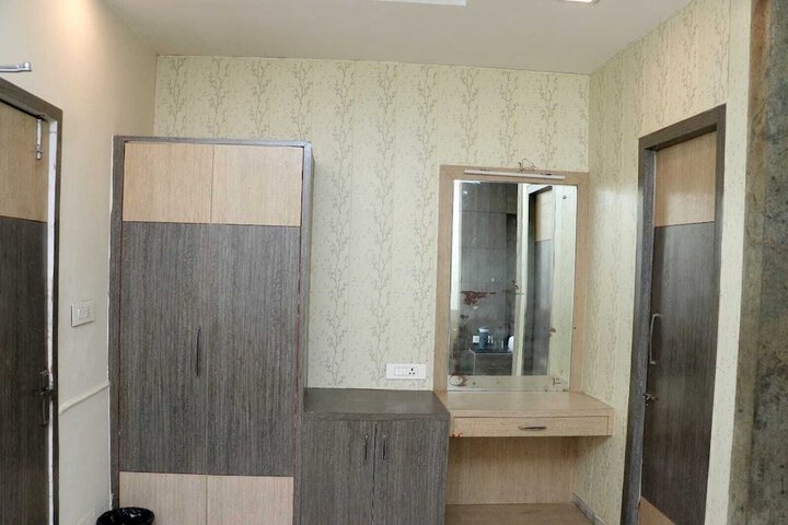 Room 8 of 20