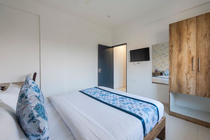 Room 6 of 19