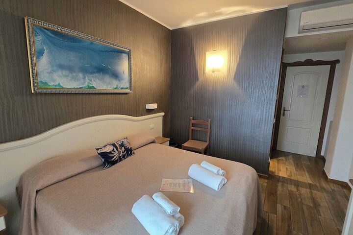 Room 76 of 194