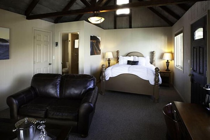Room 6 of 43