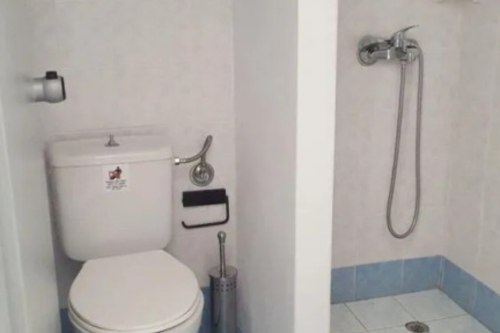 Room 9 of 16