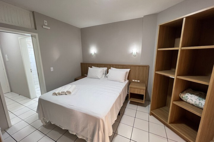 Room 18 of 102
