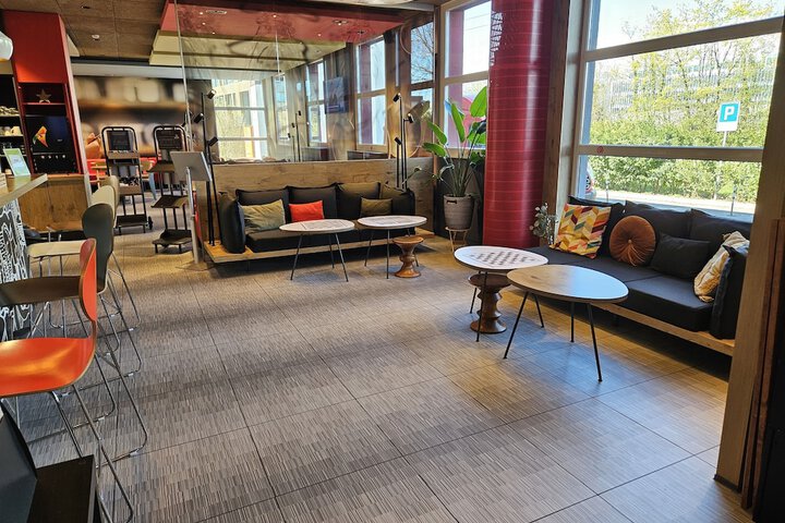 Guest Lobby