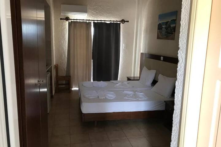 Room 5 of 27