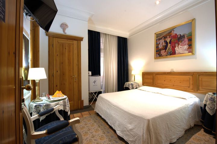 Room 44 of 76